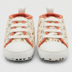 Cream Floral Lace-Up Baby Shoes close-up view – soft sole baby shoes – Belinda Store