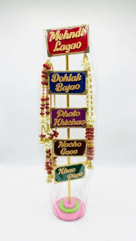 Mehndi program sign stand Mehndi Lagao Dholak Bajao
