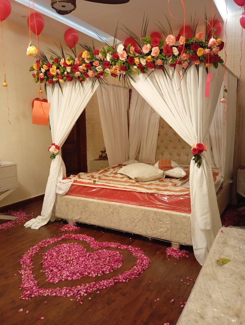 Luxury Real Flowers Wedding Room Decoration – Red & White Theme - view 1