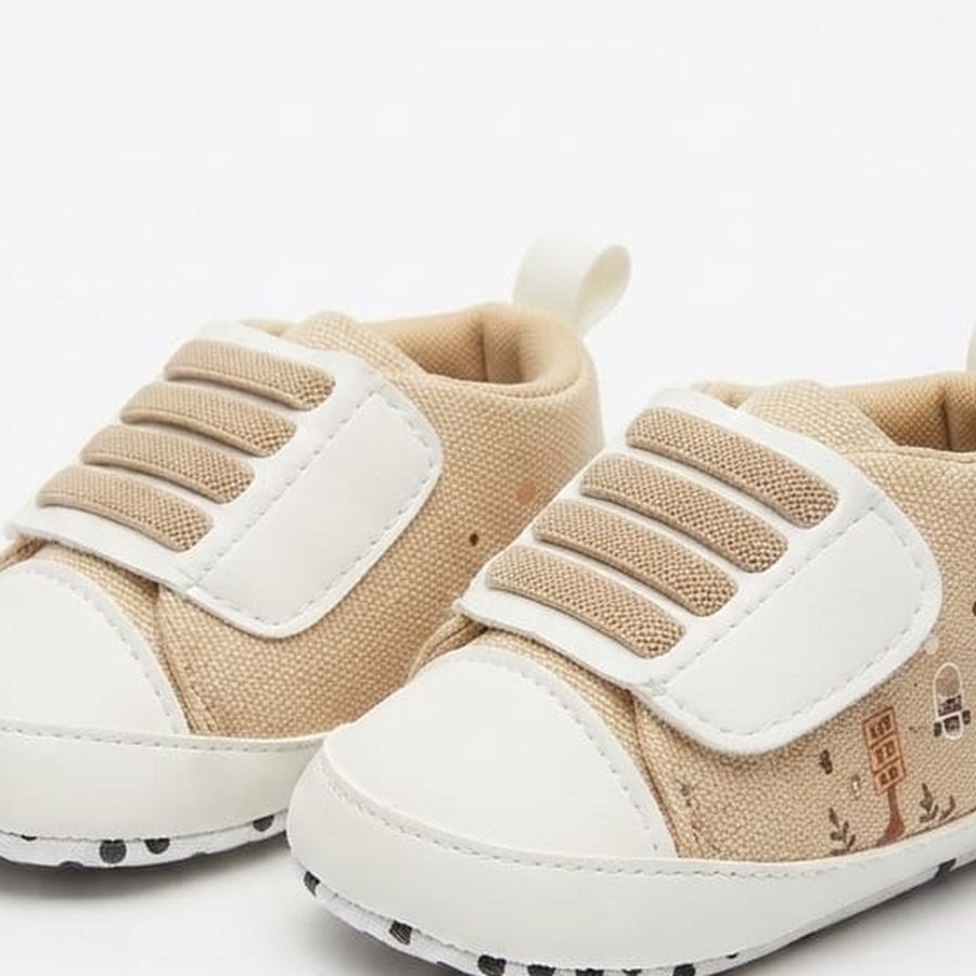 Beige Balloon Print Velcro Baby Shoes design detail – soft sole baby shoes – Belinda Store
