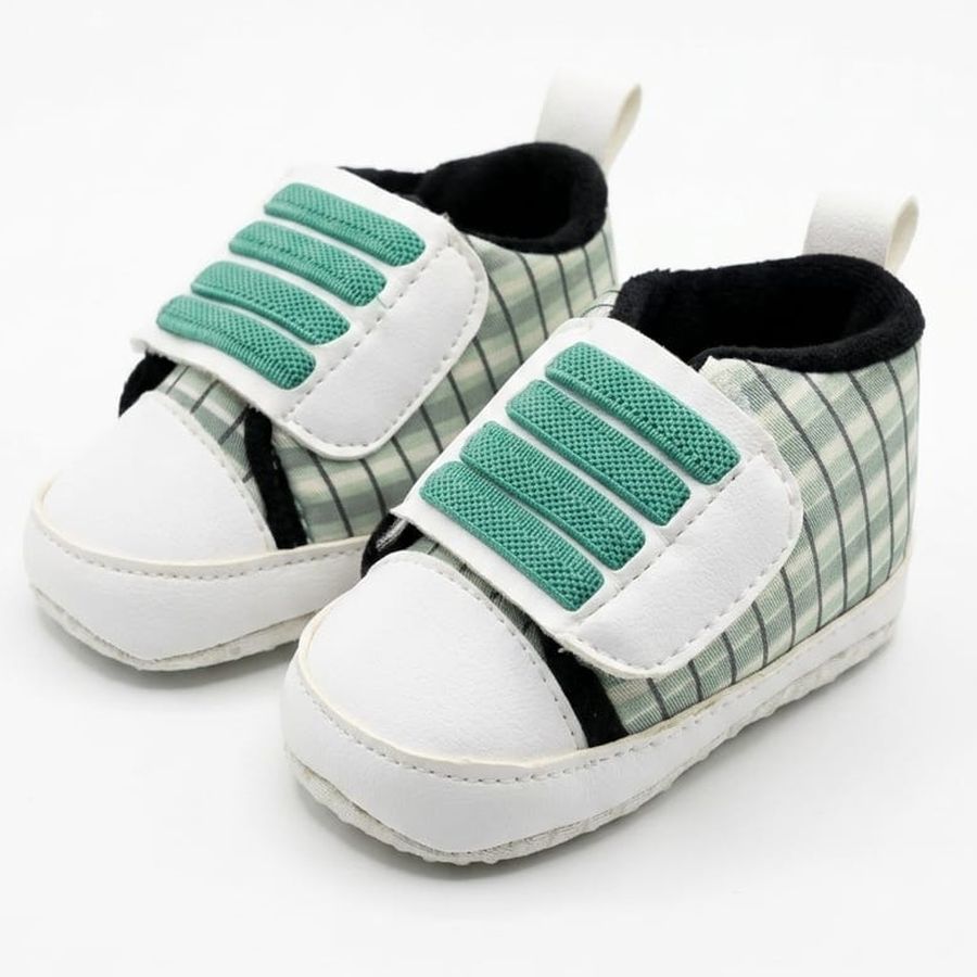 Green Plaid Velcro Baby Shoes close-up view – soft sole baby shoes – Belinda Store