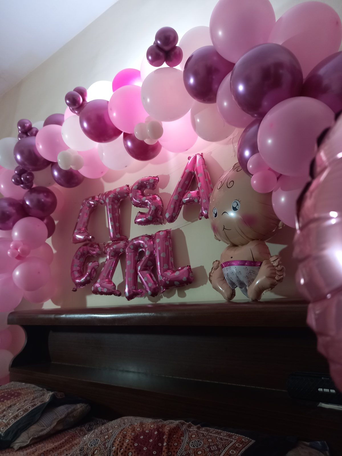 It's a Girl Room Decor – Pink & Magenta Balloon Garland with Baby Foil Balloon