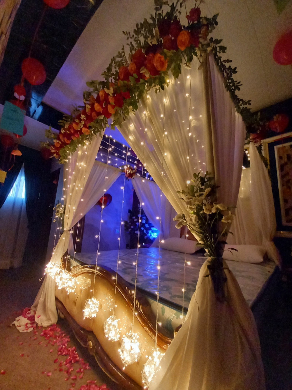 Luxury wedding room decoration Karachi with real flowers and fairy lights – image 2