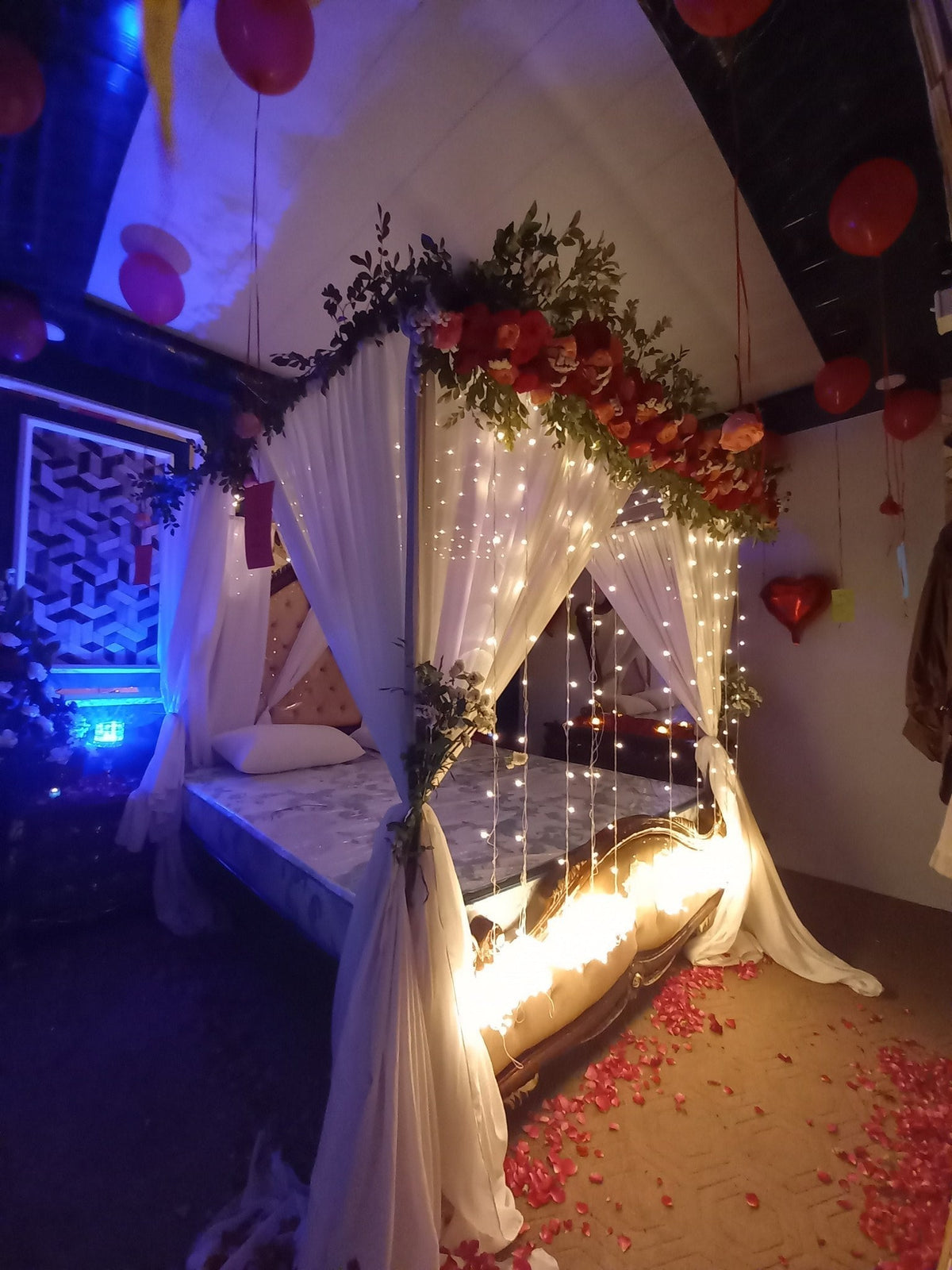 Luxury wedding room decoration Karachi with real flowers and fairy lights – image 4