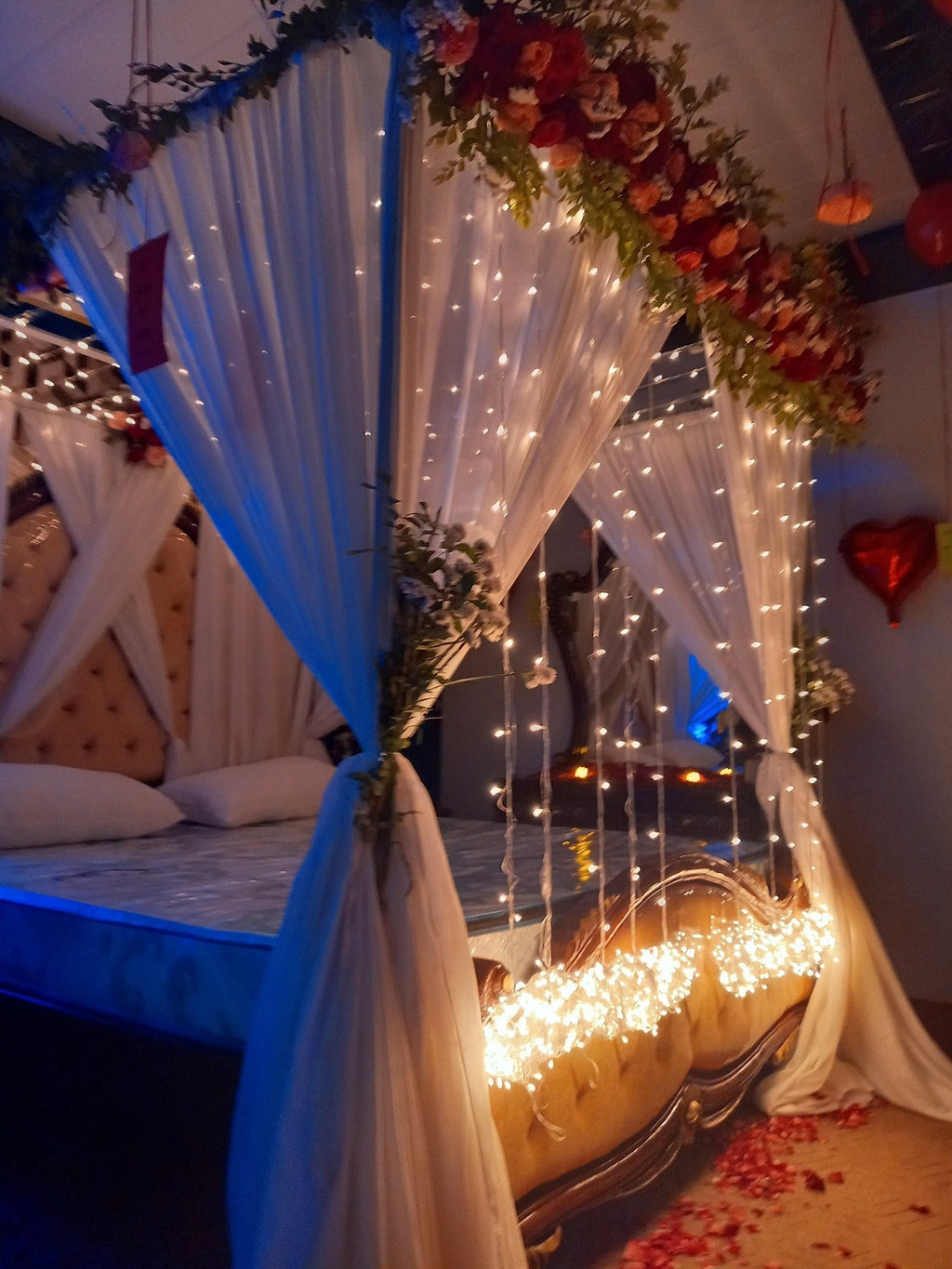 Luxury wedding room decoration Karachi with real flowers and fairy lights – image 6