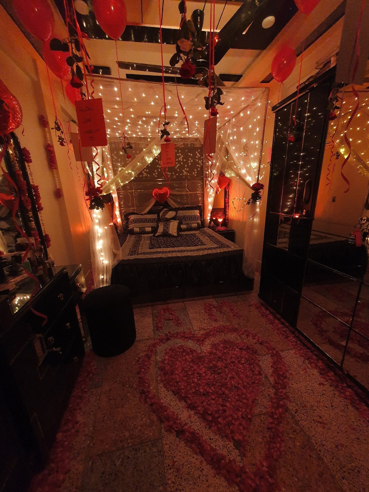Real flowers hanging wedding room decor Karachi with white net and fairy lights – image 4