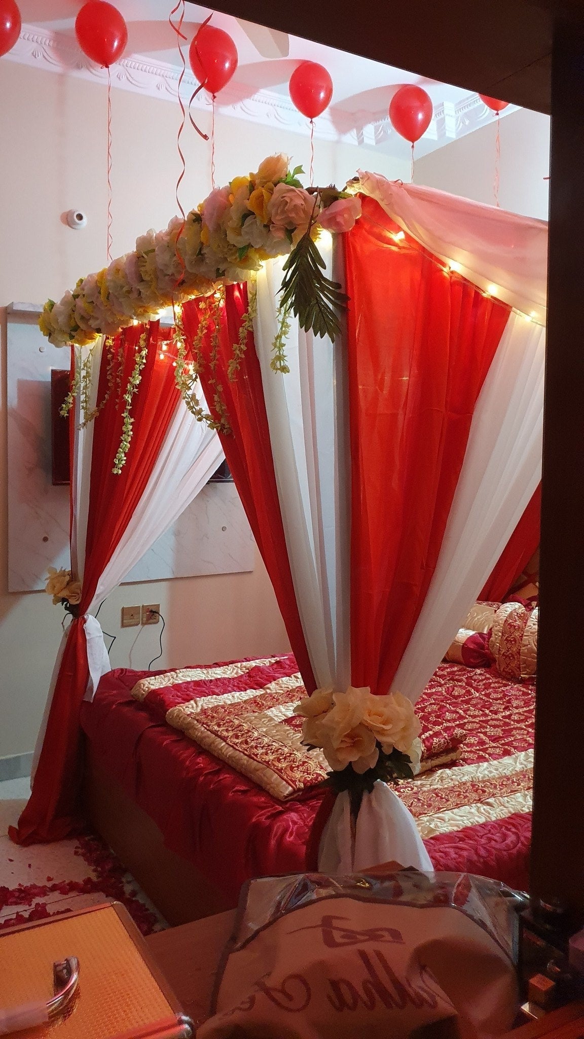 Red and white curtain wedding room decoration Karachi with artificial flowers – image 2