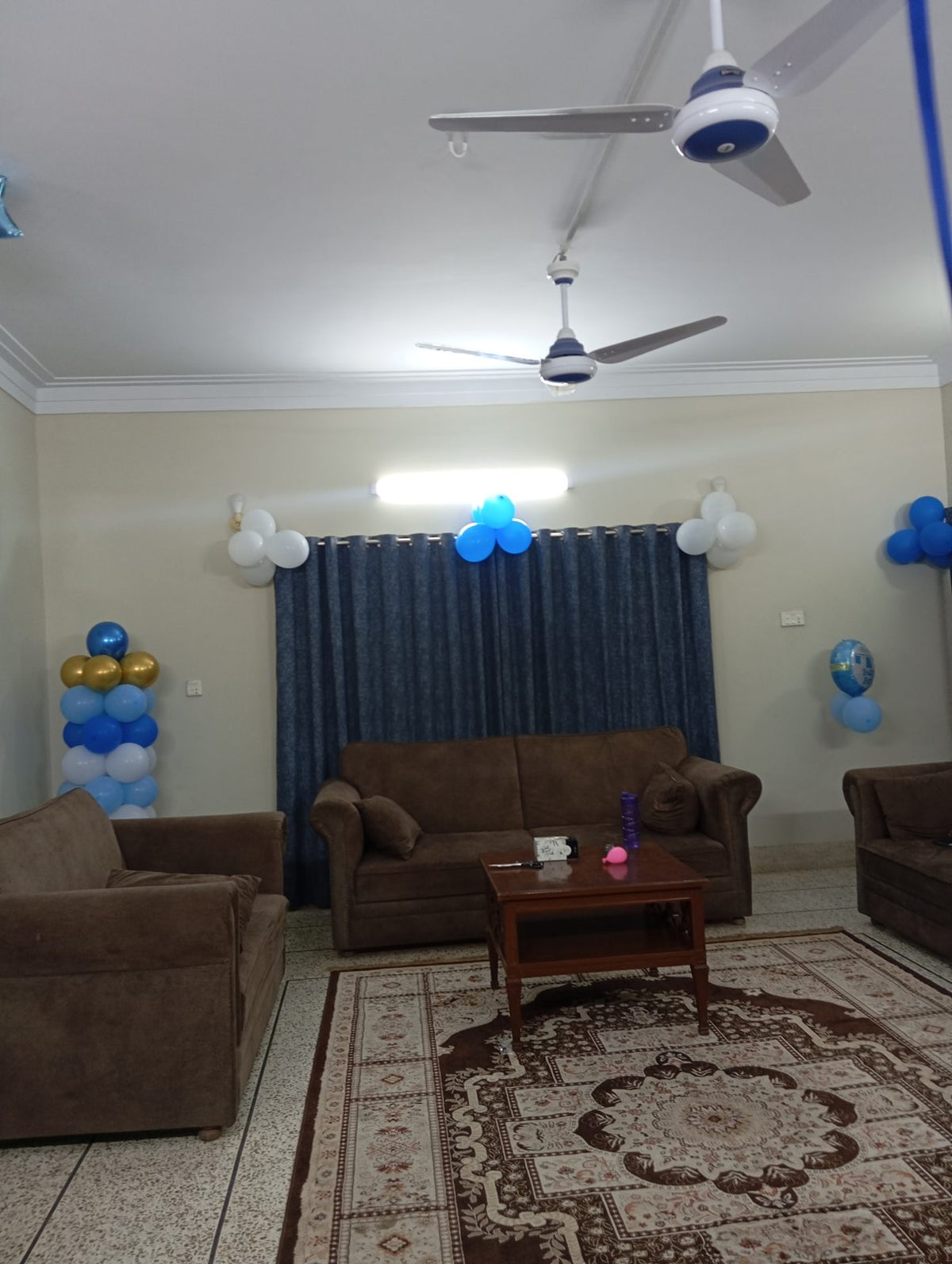 Welcome Baby Boy Decoration – Blue & Gold Balloon Garland, Cot & Lounge Decor