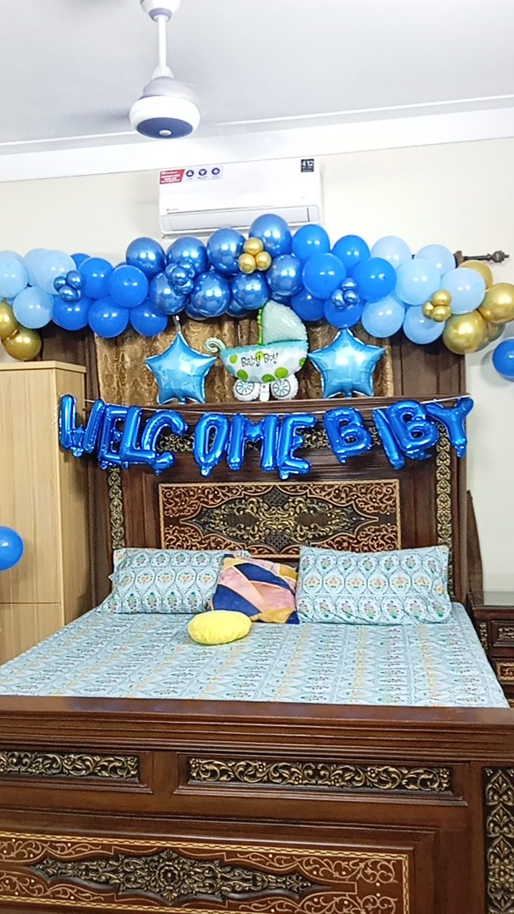 Welcome Baby Boy Decoration – Blue & Gold Balloon Garland, Cot & Lounge Decor