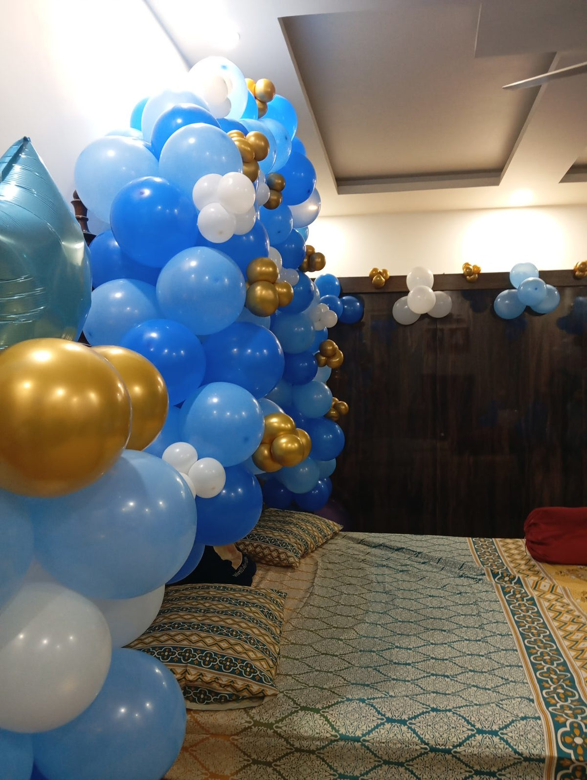 Welcome Baby Boy Room Decor – Blue Balloon Arch, Pillars & Baby Feet Door Decor