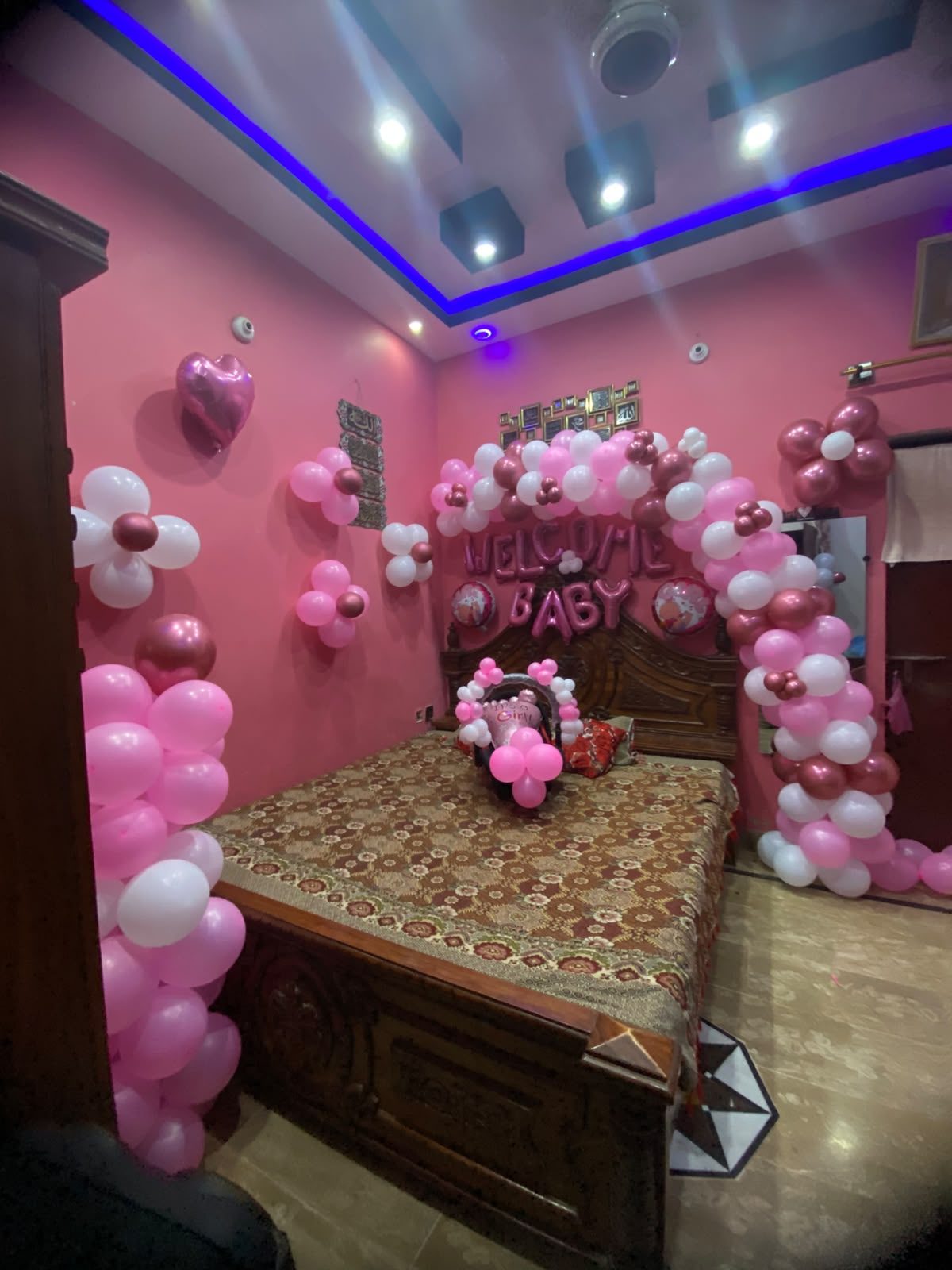 Welcome Baby Girl Decoration – Pink & White Balloon Arch with It's a Girl Foil